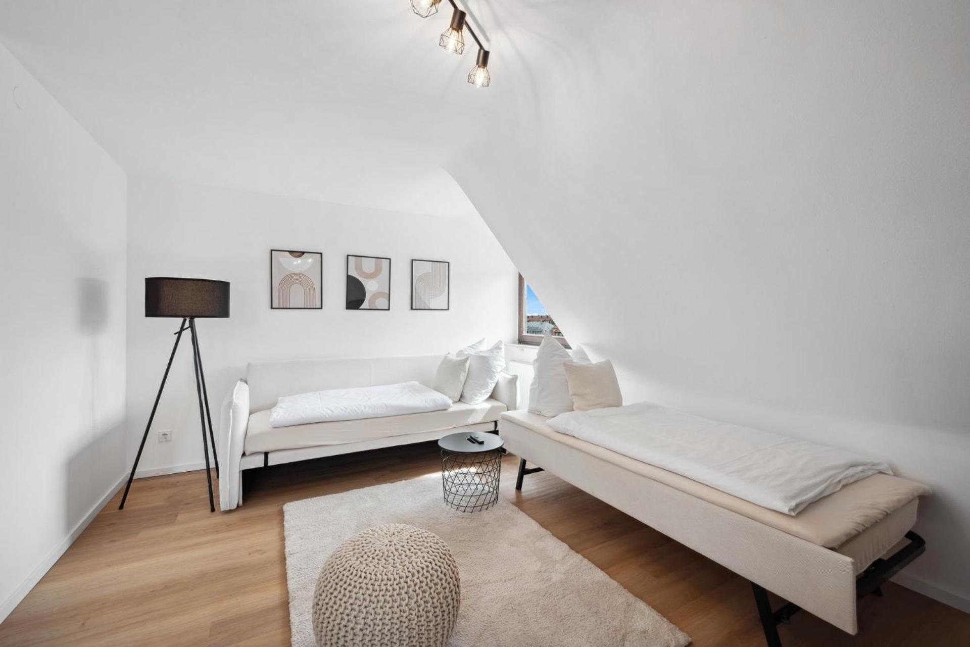 Malu Rooms - Top Lage, Kostenloser Parkplatz, Klima, Netflix, 24H Checkin Ludwigsburg Exterior photo